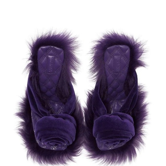 BURBERRY
Step Rose velvet thong sandals size 37.5 - Picture 4 of 5